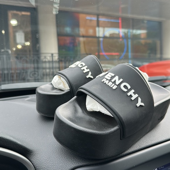 Givenchy clogs or platform pool slides - Picture 2 of 3